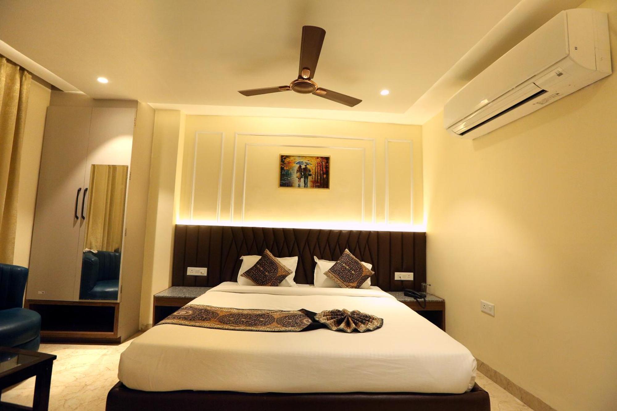 Golden Enterprise, Apartment *
